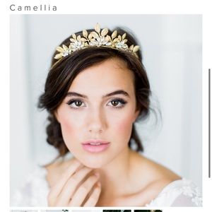 Emma Katz’s Bridal Camellia head piece